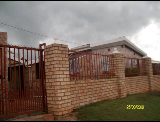 3 BEDROOM FREEHOLD FOR SALE IN MPOPHOMENI